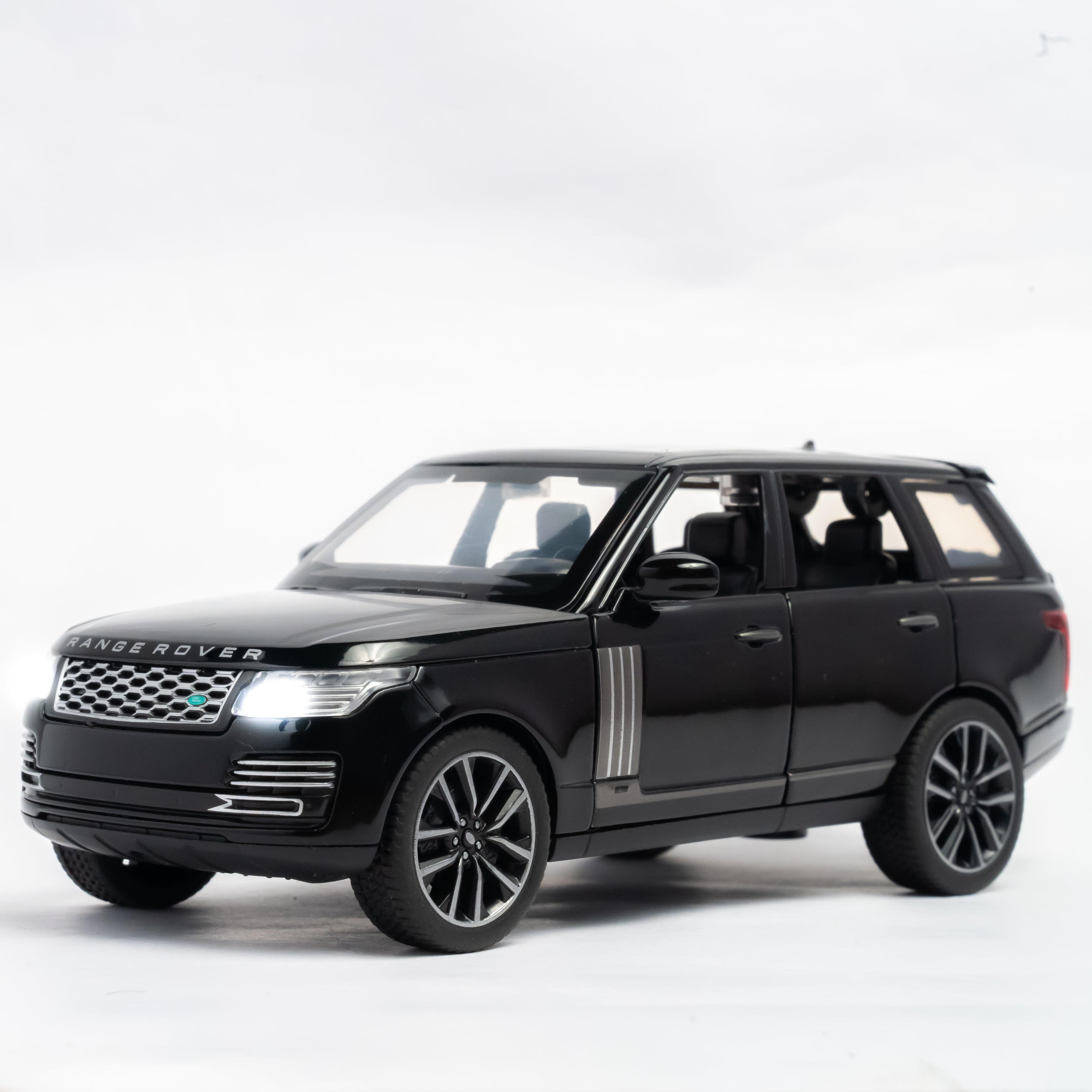 Claptales Die-Cast Land Rover SUV Alloy Model Car – Black (1:32 Scale)
